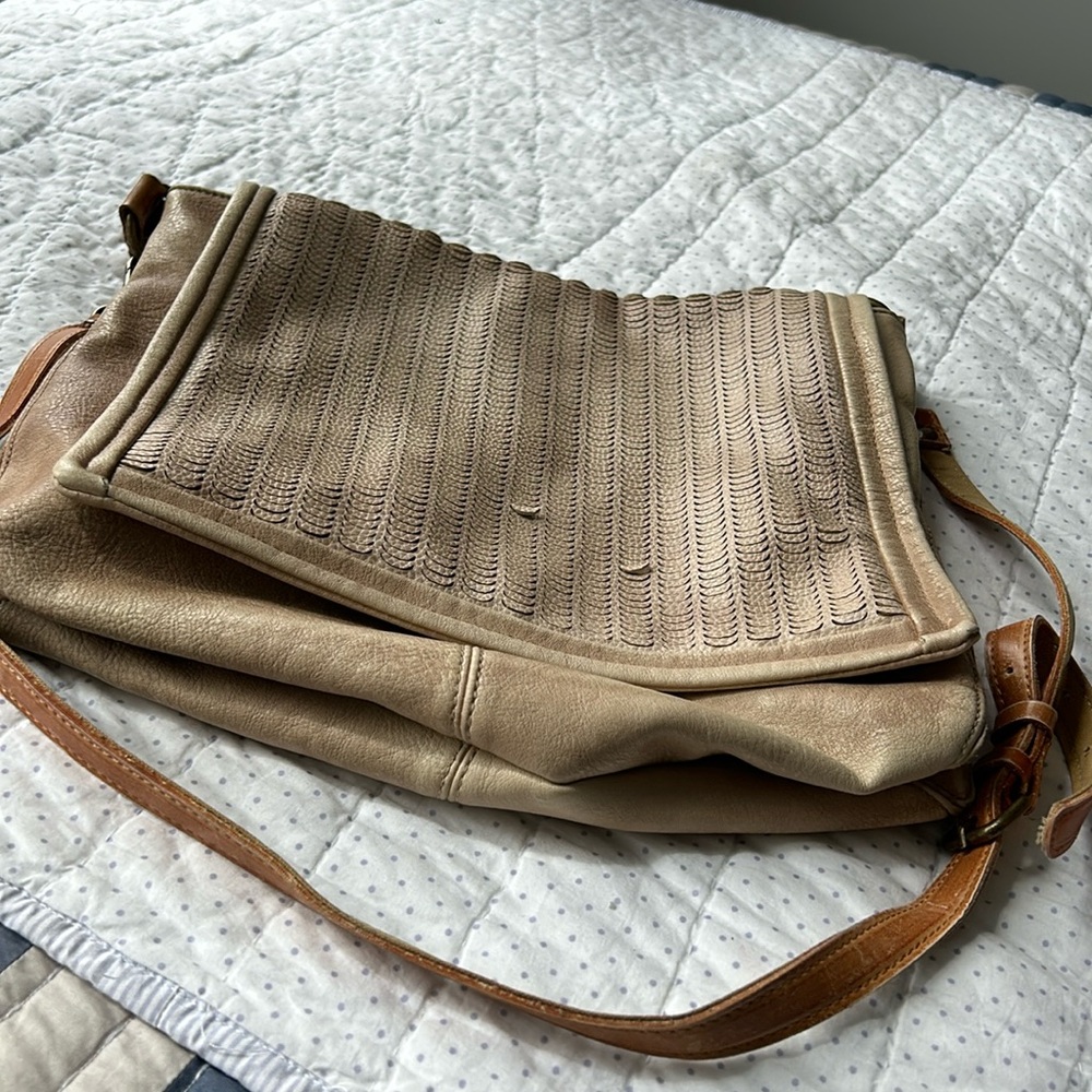 Free People shoulder and hand bag Faux leather. Very Hip!